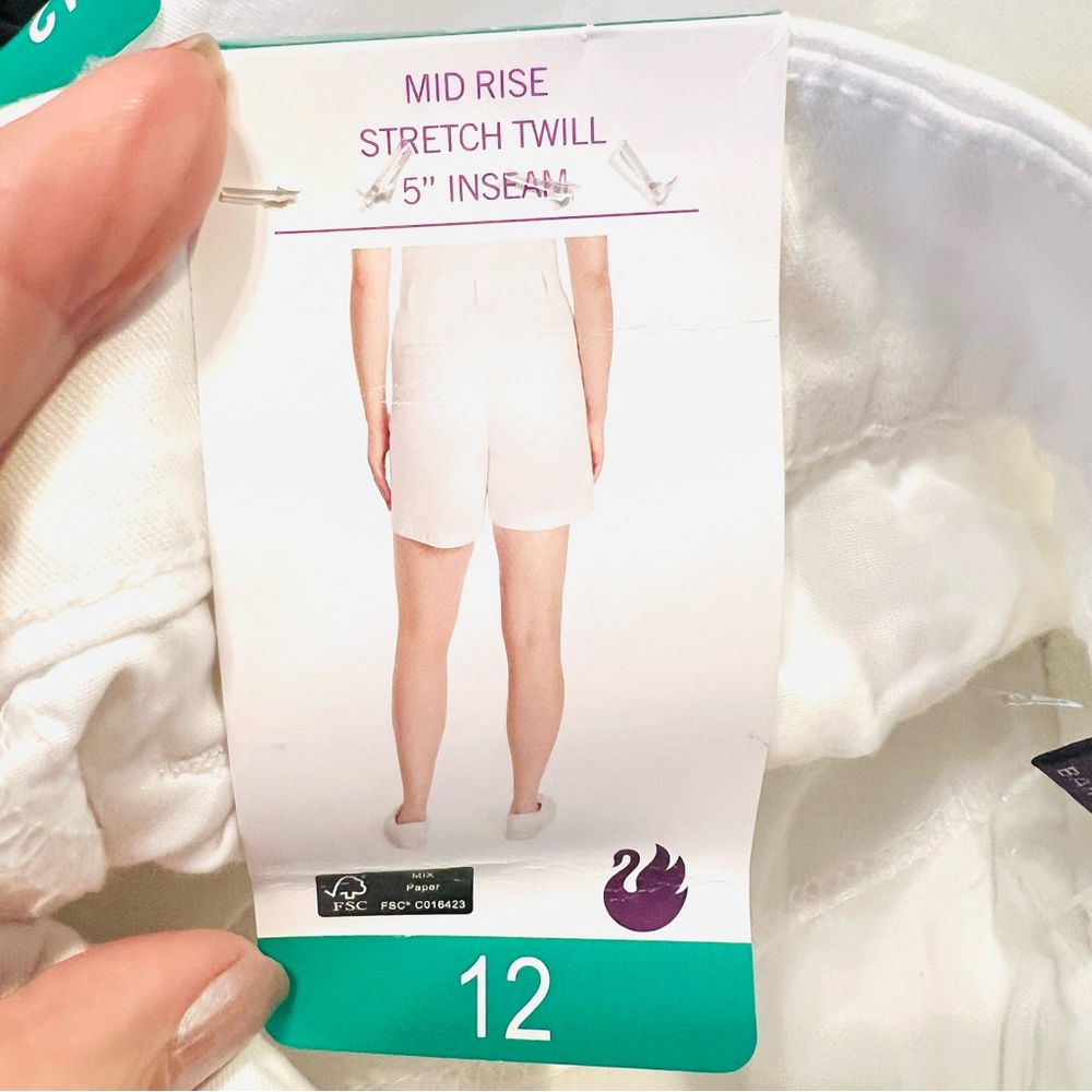 Gloria Vanderbilt-NWT-White Women's Bermuda Shorts-Women’s-Size 12 - Picture 9 of 13